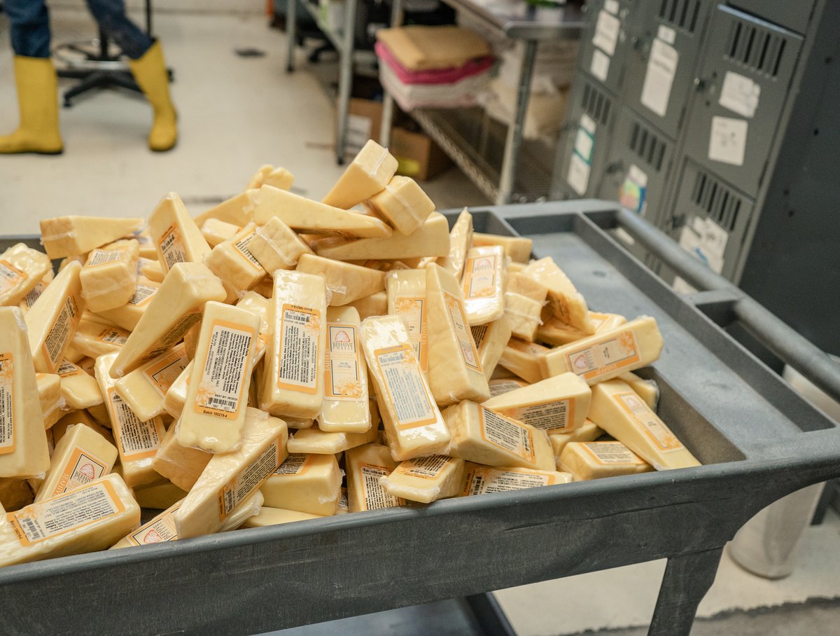 beehivecheese's tweet photo. This wave of #Seahive is makin' its way to your taste buds. Seahive not your favorite? No worries-- your favorite is also on its way.
(shout out to the traditional cheese making boots in the top left)
.
#MakingFriendsWithCheese #WaveOfSeahive #Cheese #SeaSalt #Honey https://t.co/uzotb46Fwg