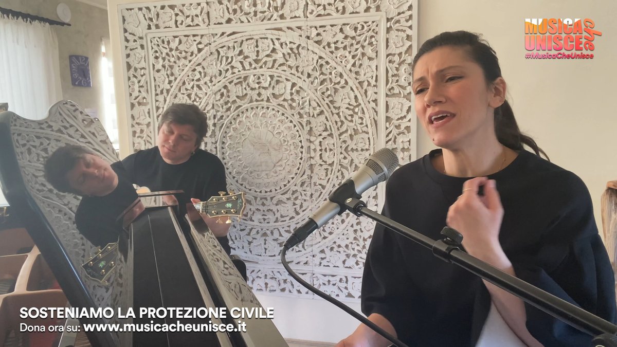 Musicacheunisce's tweet photo. "Siamo nella stessa lacrima"
❤️ Noi con le mani al cielo per @elisatoffoli!
#MusicaCheUnisce https://t.co/PPJ9OJveLI