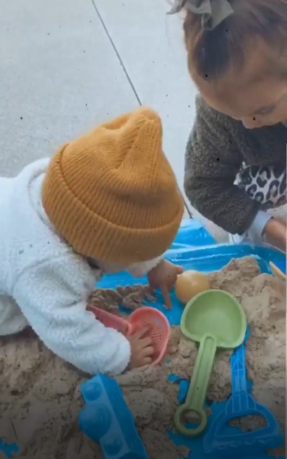 coolsand_usa's tweet photo. Can’t go to the beach? Bring the sand to you by bringing CoolSand to your backyard for some fun! 📸: @val_b___

#lifewithtinyhumans #supportsmallbusiness #learningthroughplay #playbasedlearning #languagedevelopment #ipbig #speechandlanguage #mom #mompay #indoorplay https://t.co/usKmGFVKlS