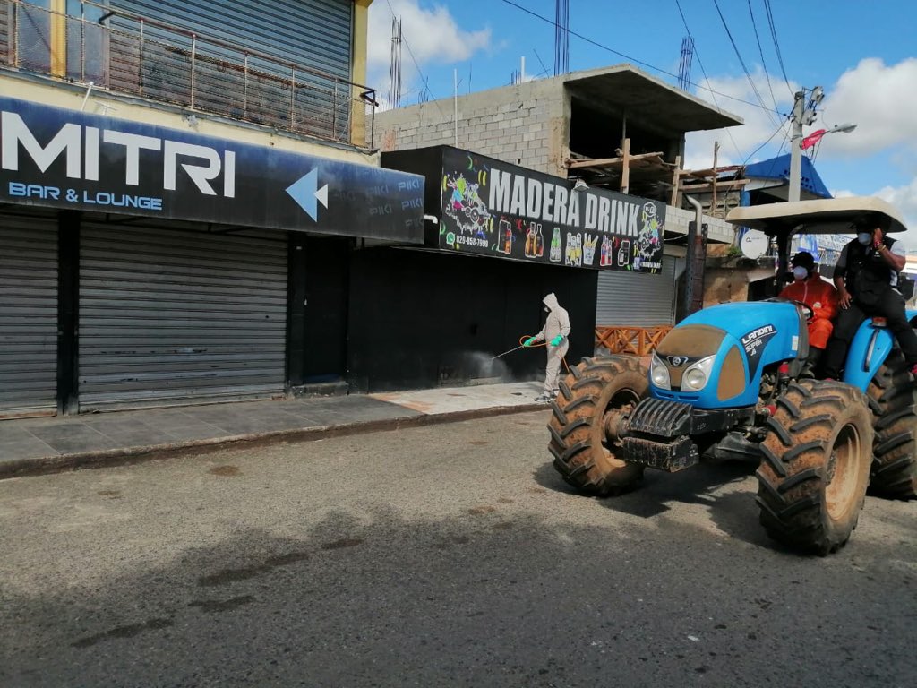 dpsmonteplata's tweet photo. La @dpsmonteplata en coordinación con la Oficina de Gestión Senatorial, Hospital  Dr. Pedro Heredia Rojas, Gerencia de Área , Ayuntamiento Municipal y Cara Linda Agro Industrial continuaron  este martes la Jornada  de desinfección en las calles y lugares de Sabana Grande de Boya https://t.co/Wy73P7aRjX