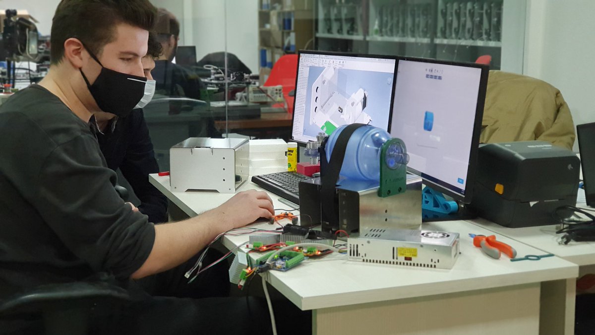 ICKosovo's tweet photo. Ventilatori për frymëmarrje gjatë fazës së testimit. Shpejt gati për prodhim. #MadeInKosova @formon3D 
Testing #VentCore ventilator prototype made in #Kosova. https://t.co/7xSZozDPR3