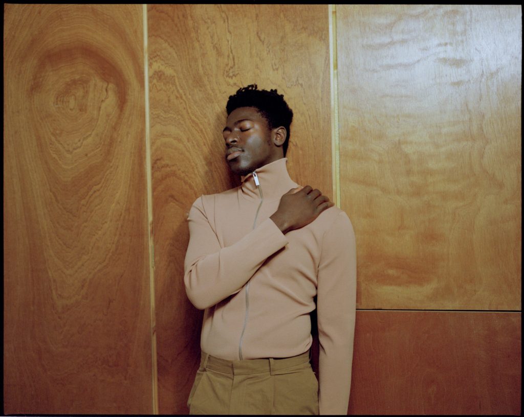 Setlistmx's tweet image. #Música // @MosesSumney comparte el video #CutMe es el segundo video dirigido por el mismo, en el visual aparecen Emara Jackson, Malachi Middleton y Sumney como pacientes clínicos descartados que están comportándose de forma inusual y divertida
bit.ly/2Jq2S6q