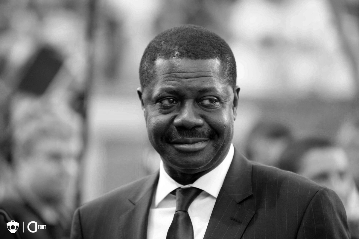 ActuFoot_'s tweet photo. 🔴 Pape Diouf est décédé des suites du Covid-19 annonce le média sénégalais Teledakar. #RIP🌹

📎 https://t.co/9zNmk2pFrW https://t.co/M8Ipl7UatJ