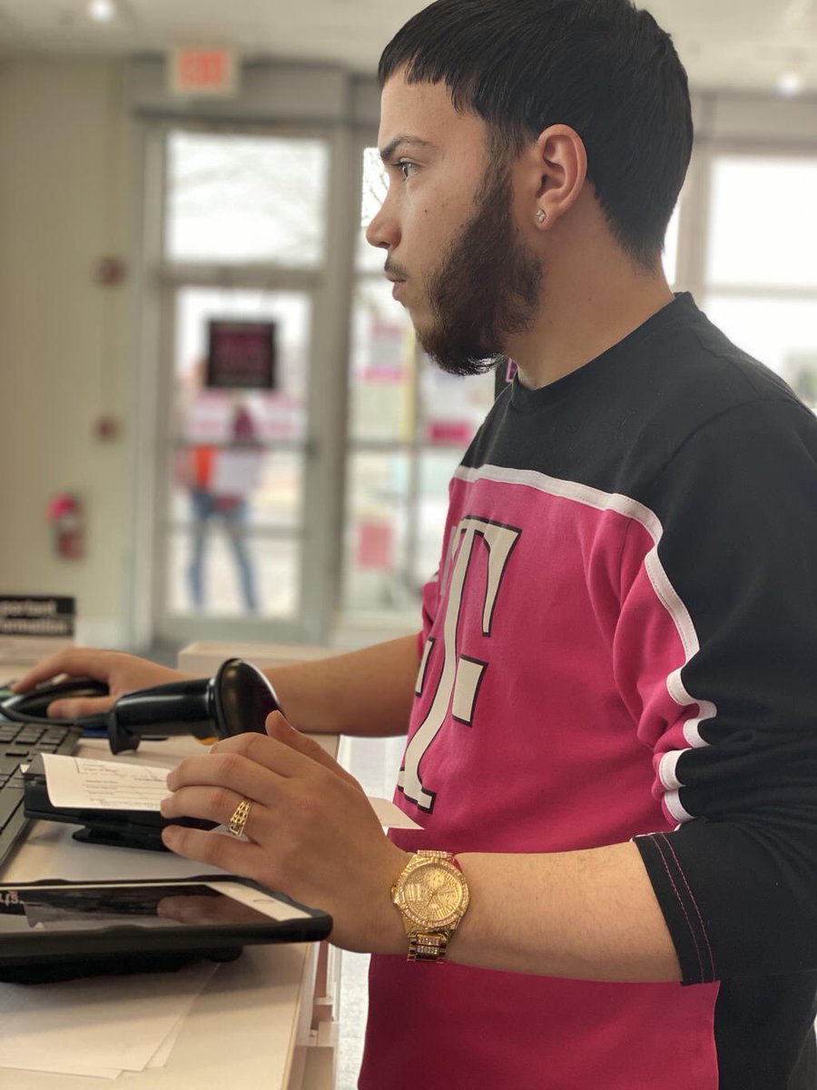 julioradney's tweet photo. The #Hartford squad always ready 4 our customers! Big thanks to @jaymaliktcc @BrettKennedyTCC @TCCMobile @hectorpenanyc For providing us with the guidance and support in keeping our stores rocking & rolling #tccwireless #NEStrong https://t.co/vV7T6mk6BU