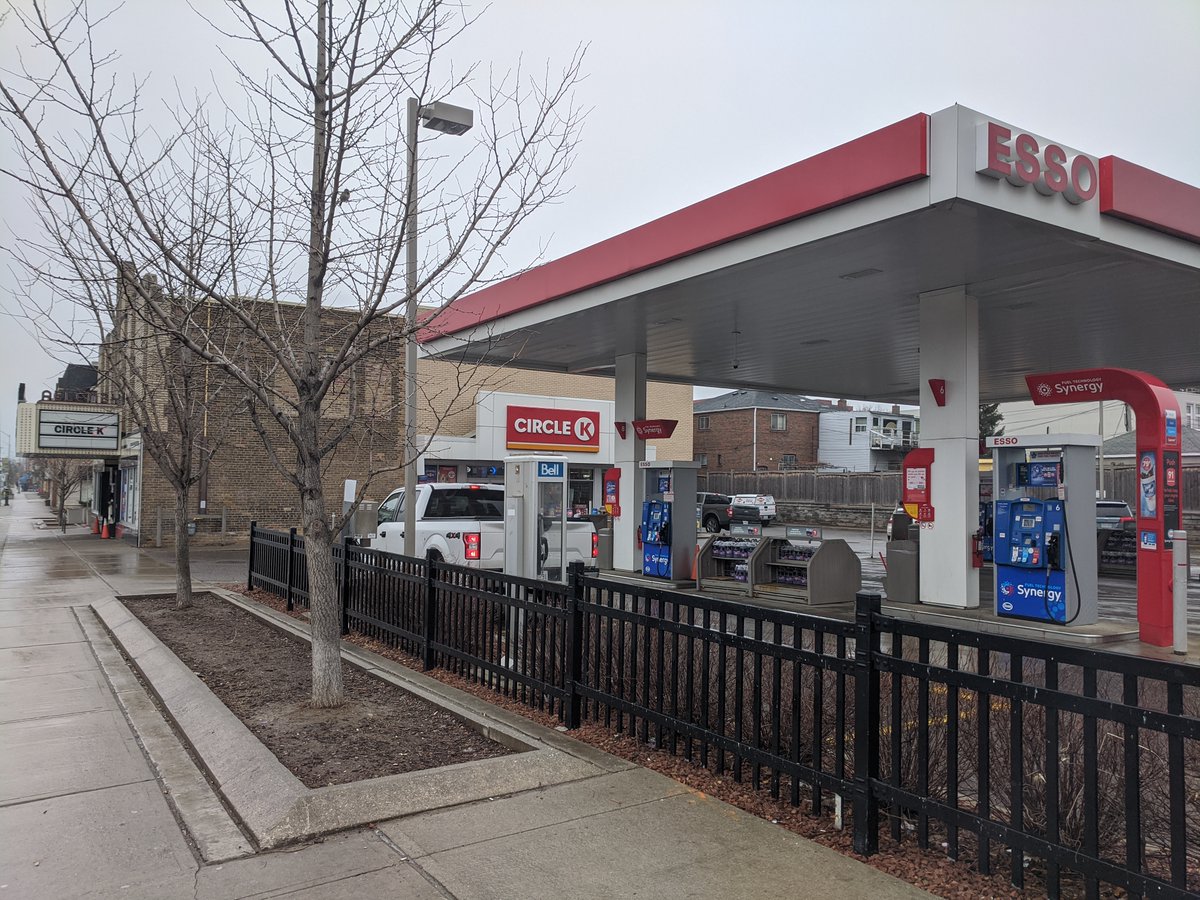 torontodotcom's tweet photo. THIS JUST IN: #EastDanforth Esso station closed for 4 days after @TimHortons employee contracts #coronavirus - https://t.co/1uXrwbpQgx
@CircleKStores @ImperialOil @TOPublicHealth
#eastTO #covid19 #CoronavirusPandemic https://t.co/r55KjXnPsx