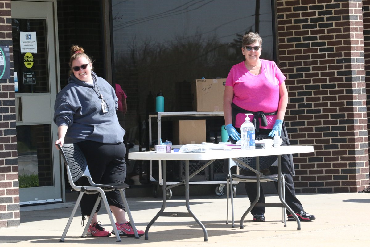 ISDSchools's tweet photo. Thank you to our ISD nurses, continuing to meet the needs of our students! ISD nurses are available 11 a.m.-12:45 p.m. Monday-Friday at our meal pick-up locations of Bridger Middle School, Truman High School, Van Horn High School and William Chrisman High School. #isdstrong https://t.co/PDzbOzsoky