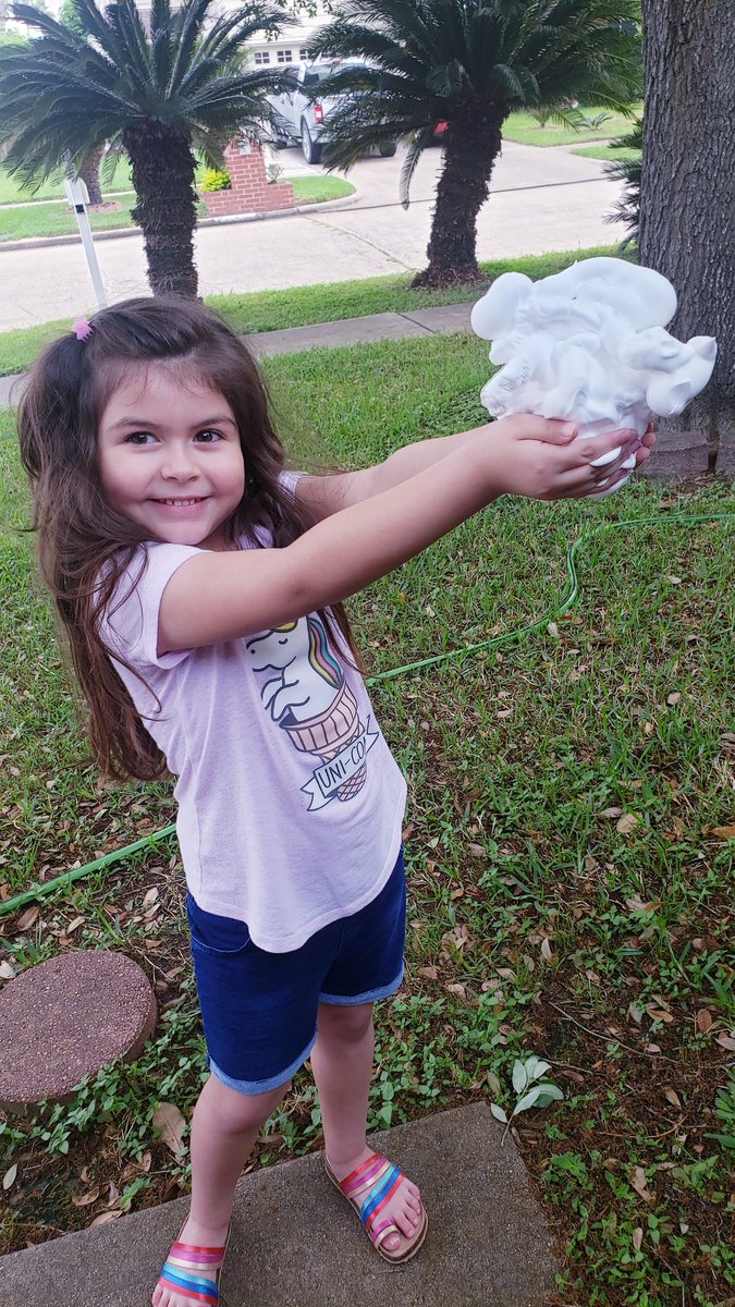 MrsVSalinas's tweet photo. What better way to learn about clouds than to go outside and observe. We even did two fun and easy experiments. #teachingkinder #cumulusclouds #Learningathome https://t.co/exA0DoSJwG