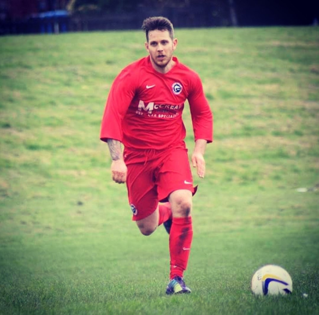 spittalroversfc's tweet photo. 3️⃣6️⃣ | TONY GLEADOW
20 apps in 1st season. Achieved #NNL2 promotion & Robson Cup triumph.
Hit a remarkable 50yd lob at @HighfieldsUtdFC in a 3 - 7 win (Sept '15) although we still believe it was a clearance!
Recently painted our goals to appease our watchful critics! 🖌
#Tony https://t.co/7ex8J0IgSm