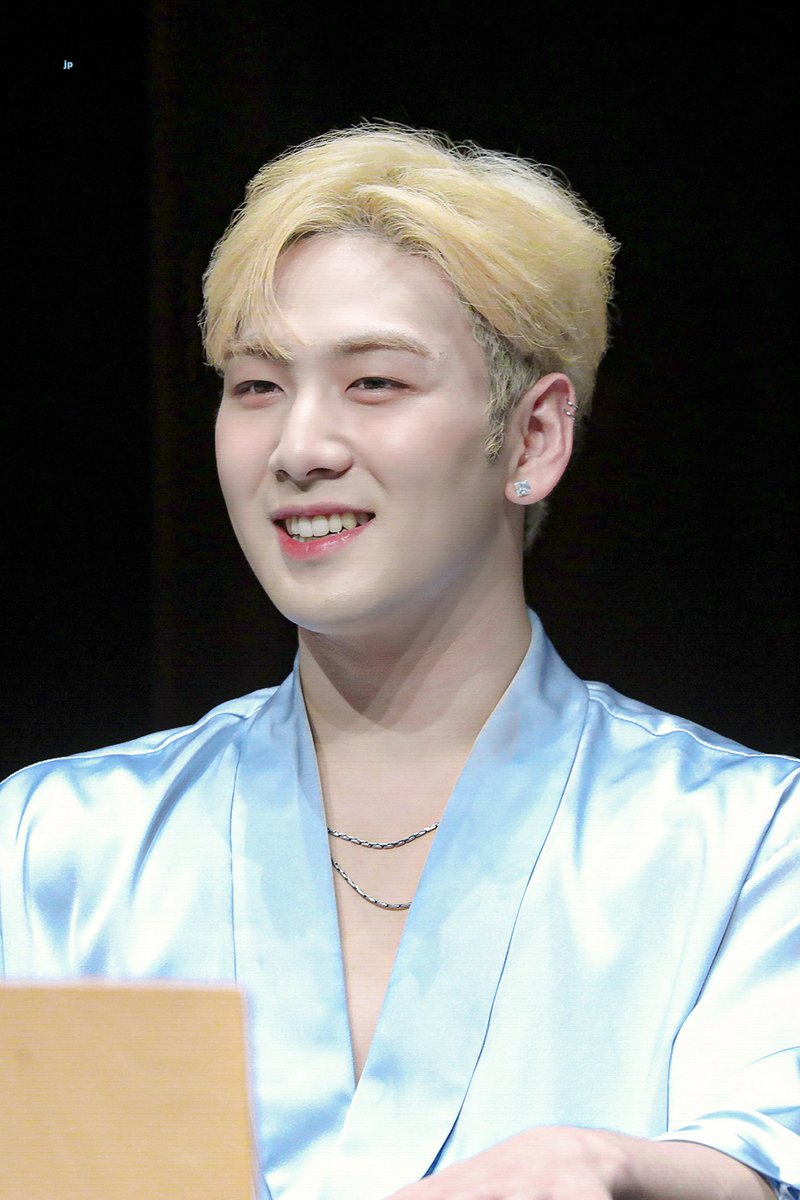jepudong's tweet photo. 즐거운 만우절 보내세용
#백호 #강동호 https://t.co/n8OMB4c88m
