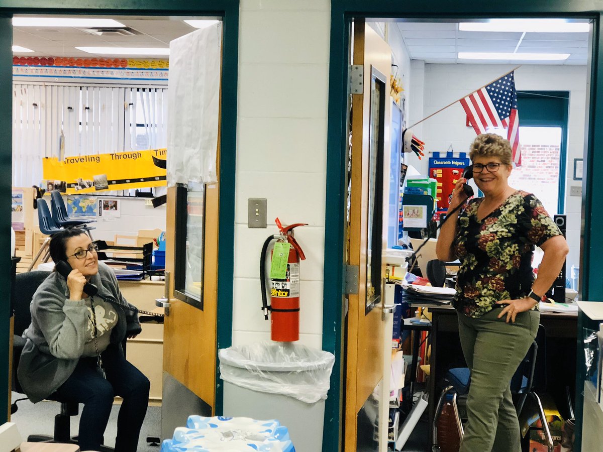 ladybugteach26's tweet image. Working together but apart! Happy to see my work wife! Missing my students! Distance learning is the new normal! #DAPKRocks @Saddlewood_MCPS @drheidi2007 @BenWhitehouse98 @lesa7496 @Ceci_Dunn @heather_lipira