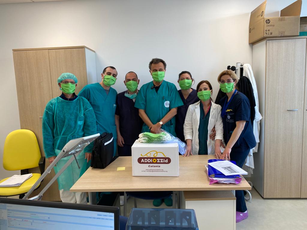AddiopizzoCt's tweet photo. #addiopizzocatania #unitisivince #covid19 #addiopizzomascherine
Grazie alla #Startex che ha donato il tessuto, a #MariangelaCurrò, #KatiaGarozzo e #HeikeNetzer che hanno realizzato le 500 #mascherine che abbiamo donato a chi è in prima linea a #Catania nella lotta al #coronavirus https://t.co/QfpTiAEuTF