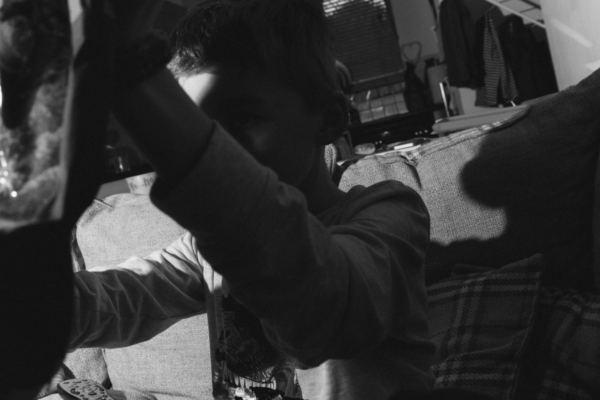 lewisbakerphoto's tweet photo. Here are a few frames during lock down at home and on a short walk around the block 

#vncollective #vncollectivelockdown #documentaryphotography #documentyourdays https://t.co/PrckHhlzWl