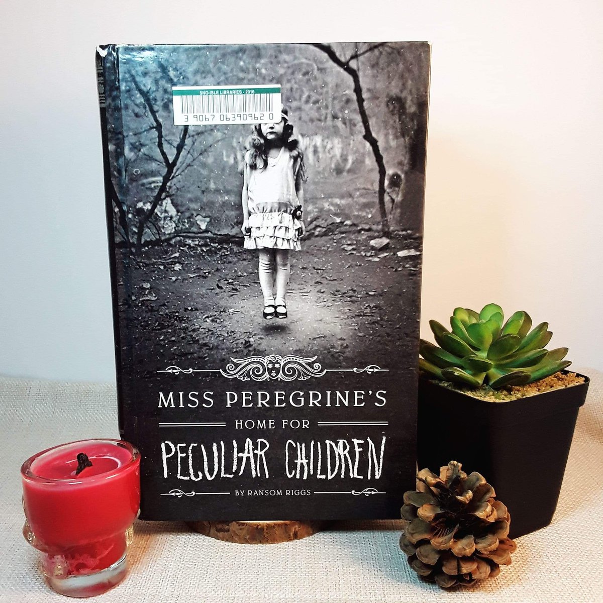 WCBooksters's tweet photo. Are you ready to get a little peculiar?   Less than 12 hours before our next episode is released! #podcast #podcaster #bookpodcast #ransomriggs #podcastlife #tuesdayvibes #theconferenceofbirds #hollowcity #libraryofsouls #amapofdays #book #books #bookworm #booklovers #booktalk https://t.co/5lCkPnYcsT