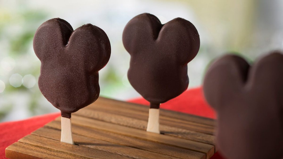 InsideTheMagic's tweet photo. Make Your Own Mickey Bars with This Disney Parks Recipe! #disneyrecipe #disneysnacks #mickeybars
https://t.co/135VqOHOO2 https://t.co/N24TWvzeOZ