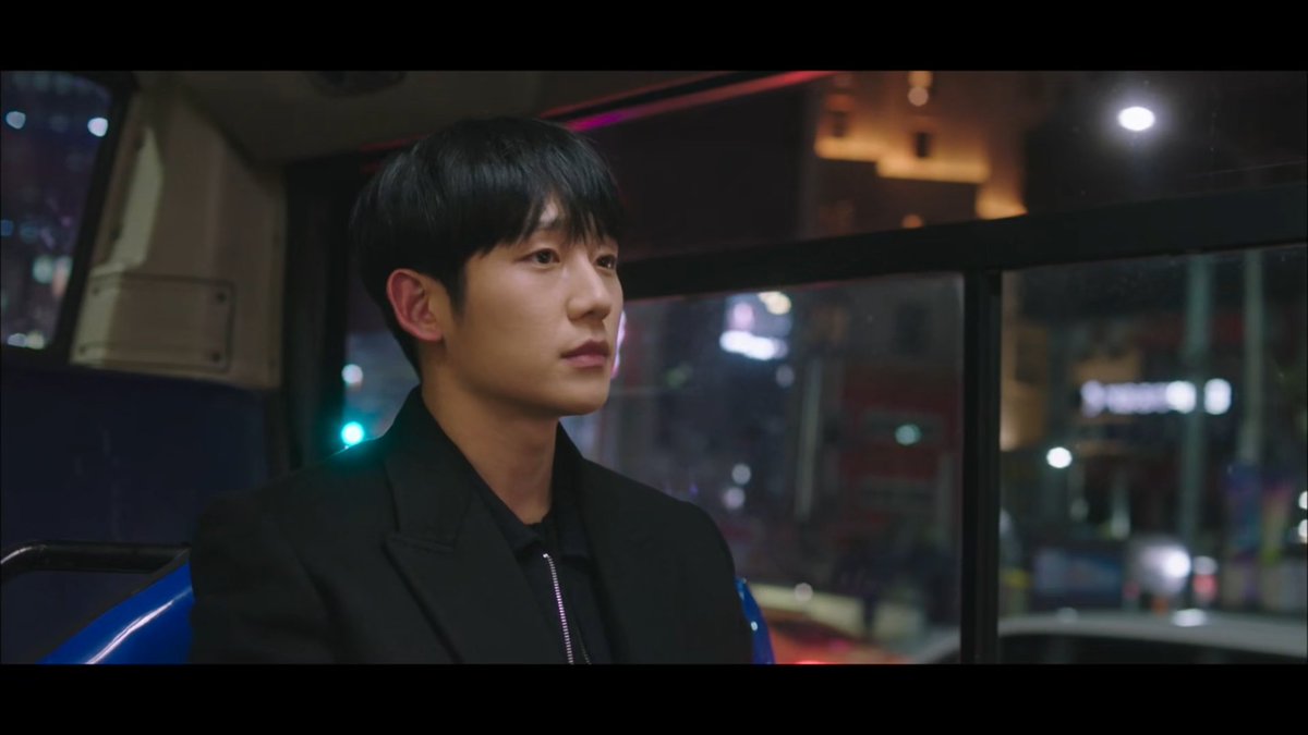 The way they steal glances at each other it was so sweet. We know Seo-woo has a crush on him but I'm looking forward to find out more about Ha-won. Does he only care for her connection to Jisoo? I think not. #APieceOfYourMind  #JungHaeIn  #ChaeSooBin