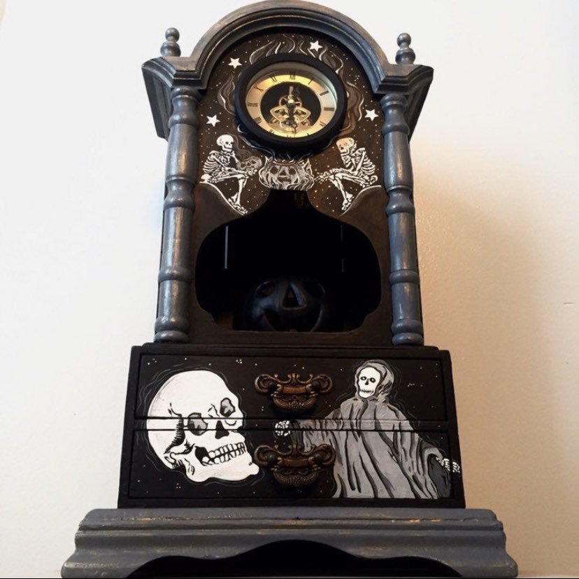 MelanieMoonlite's tweet photo. This is my new clock made by RusticMinis on #Etsy (these are pictures from her shop). The artwork on it is Halloween art from the 20’s &amp; 30’s. I added some trinkets to it so I’ll take my own picture of it later. It’s amazing! #Halloween #EverydayIsHalloween
@Oddwhims @rj_dreamer https://t.co/2pRsLJJMSs