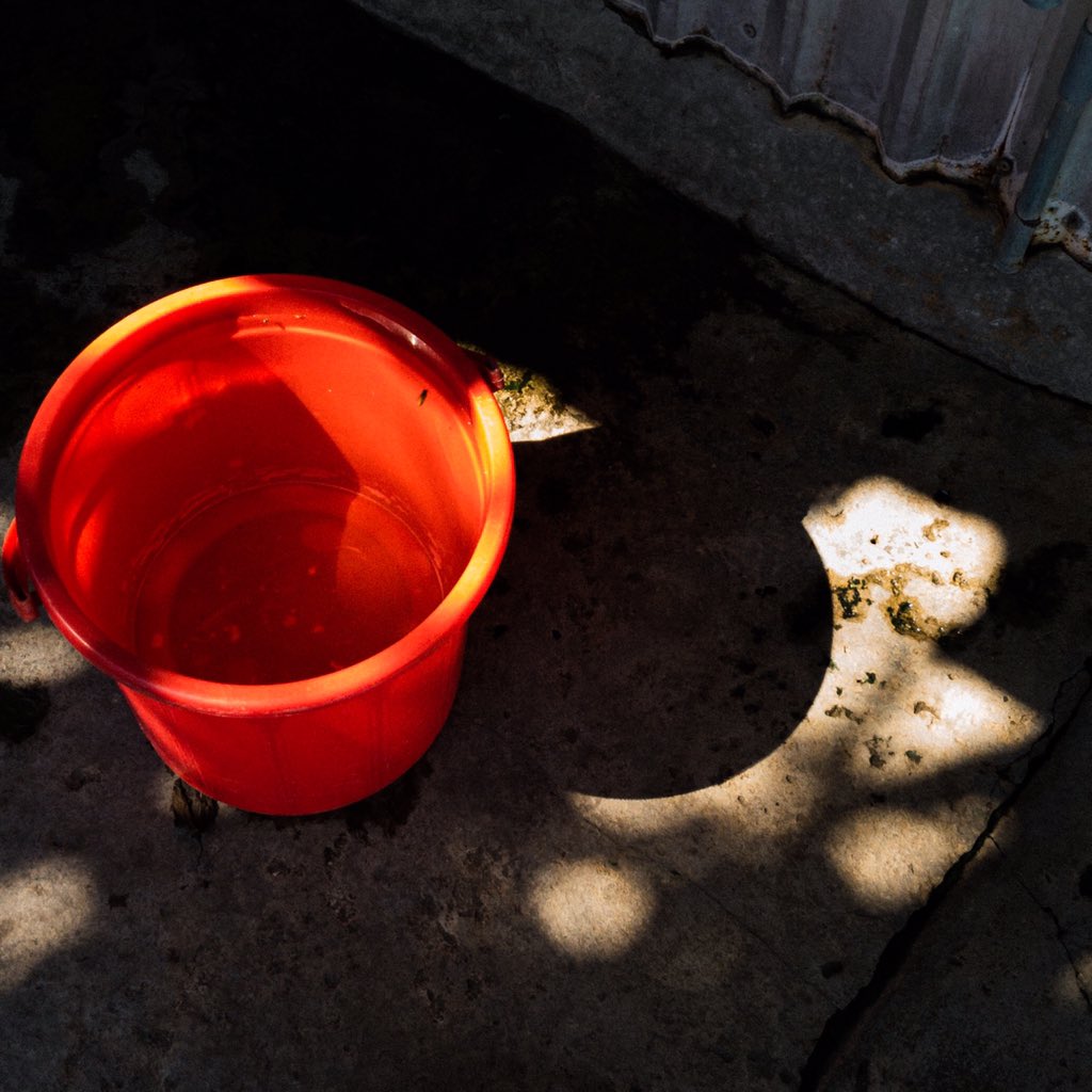 7Pomelos's tweet photo. just looking for somethings around the house to practice photography in social isolation time - Ca Mau city, 2020.

 #photography #streetphotography #mobilephotography #ip6s #practice https://t.co/tZv2ndsQSS