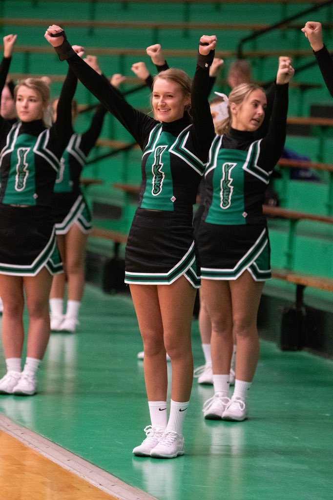haileywalden's tweet photo. I miss cheer so much 🖤 https://t.co/aN9Np3DYW0