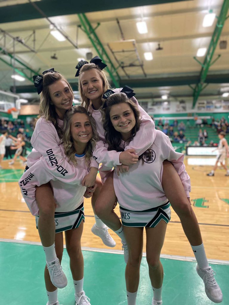 haileywalden's tweet photo. I miss cheer so much 🖤 https://t.co/aN9Np3DYW0