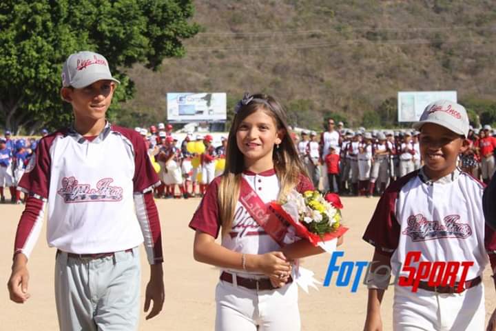 ligaince's tweet photo. Un 2019 donde siguió el #BeisbolDelBueno en el recorrido por todos los años de trabajo de #FotoSportRules 📷🔥🔥 en los mejores eventos de la #LigaINCE
•
@fevebeisbol @AsoAraguaBB @CBMLosPotros @ClubIncitos @AguiluchosClub #Sudamtex #LosCriollos #Manpitos #Angeles https://t.co/fvVpqF172P