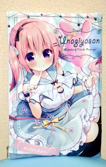 コミケでセットのショッパー代わりになるはずだったフラットポーチ!A4クリアファイルも入る大きめサイズですごくしっかりした作りでとてもいい感じでした!表面スク水成分少なめになっちゃったから、内側スク水だらけにしたよ😊 