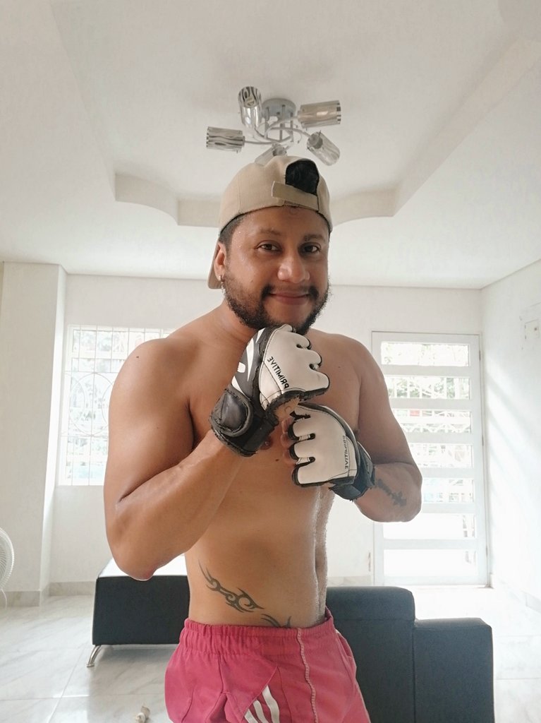 PonchitoG_R's tweet photo. Uno de los deportes que aprendí amar. #Taebox #combat 🥊🔥 al son de la mejor música 🔥🎶. https://t.co/OSuohqmLjp
