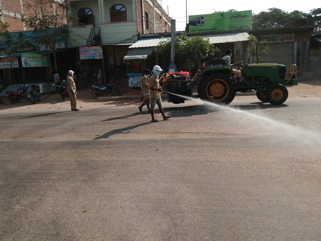 pebbair's tweet image. Door to door Distribution of 12 kg Rice + ₹ 500 to each migrant worker, and #spraying roads &amp;amp; streets with sodiam #hypochlorite liquid  to potentially kill #COVID19 in #Pebbair Municipality.
 #StayHome
 @TelanganaCMO 
@KTRTRS 
@SingireddyTRS
@Collector_WNP 
@Collector_HYD