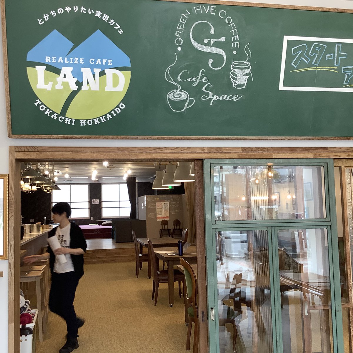 Land Tokachi 本日からlandは一部再開です Green Five Coffee さんもカフェ営業スタート コーヒー１杯２００円 テイクアウトのみのご利用も可能です Landご利用の方はコーヒー１杯につき市営駐車場が３０分無料になります お気軽にスタッフまでお