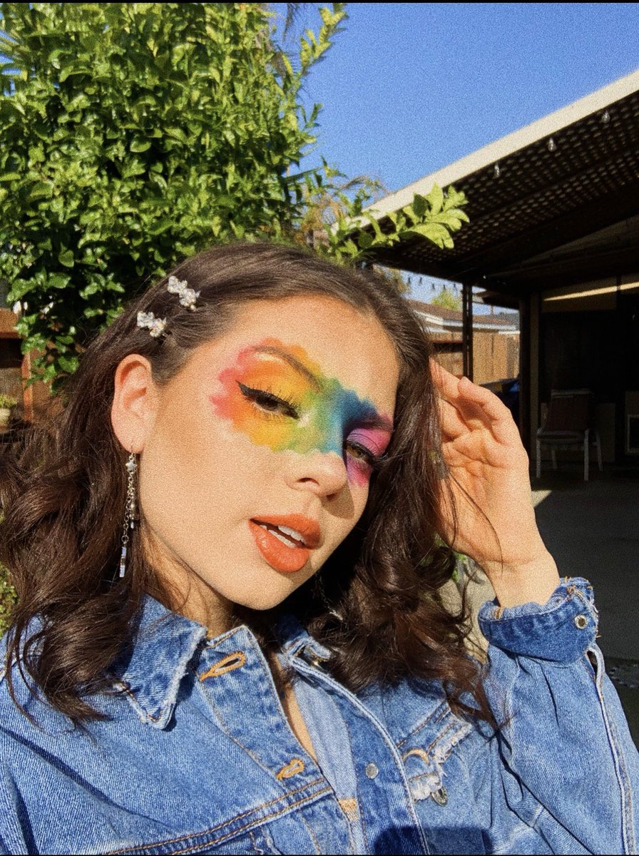 Isabellaabrooke's tweet photo. #quarantine is treating me well. My face has been exfoliated for the whole month #quarantinememes #ANOTHERMONTH #QuarantineMoneyMakingIdeas #isolation #californiacoronavirus #clowncheck https://t.co/e4b0K4tvsb