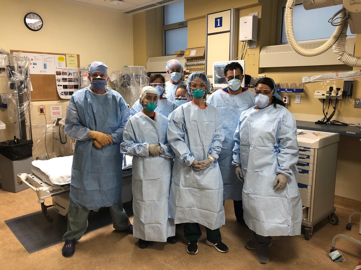 CanadiensMTL's tweet photo. Les membres de l’équipe de trauma de l’Hôpital général de Montréal sont nos héros du jour. 

Merci pour tout ce que vous faites. 👏

Members of the Montreal General Hospital Trauma Team are our #HealthcareHeroes of the day. 

Thank you for everything you do. 👏

@cusm_muhc https://t.co/g5zqezNBW8