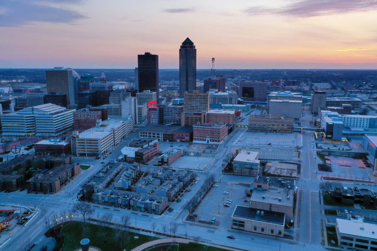 CeasersAerial's tweet photo. Another beautiful day in Iowa. Got some Downtown Des Moines sunsets. Hope you all enjoy.  #dronestagram #dronephotography #dronelife #aerialphotos #aerialart https://t.co/3JGkcswxsK
