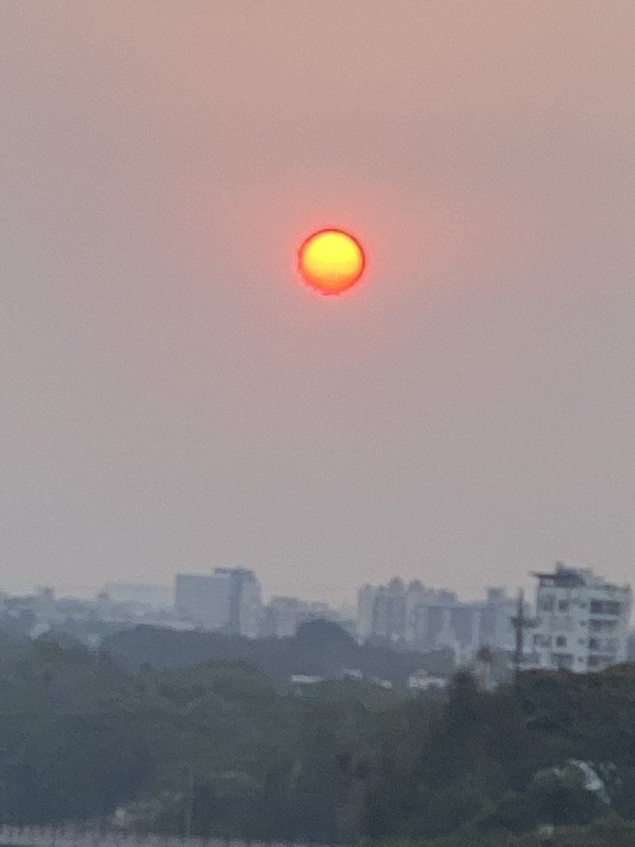 monaagrwl's tweet photo. Today's Sunrise ❤️ Mother earth is breathing properly in so many years.
#RaysofPositivity
#NoFilter #Aundh #pune
@narendramodi @SriSri https://t.co/QnaTo3sRXV