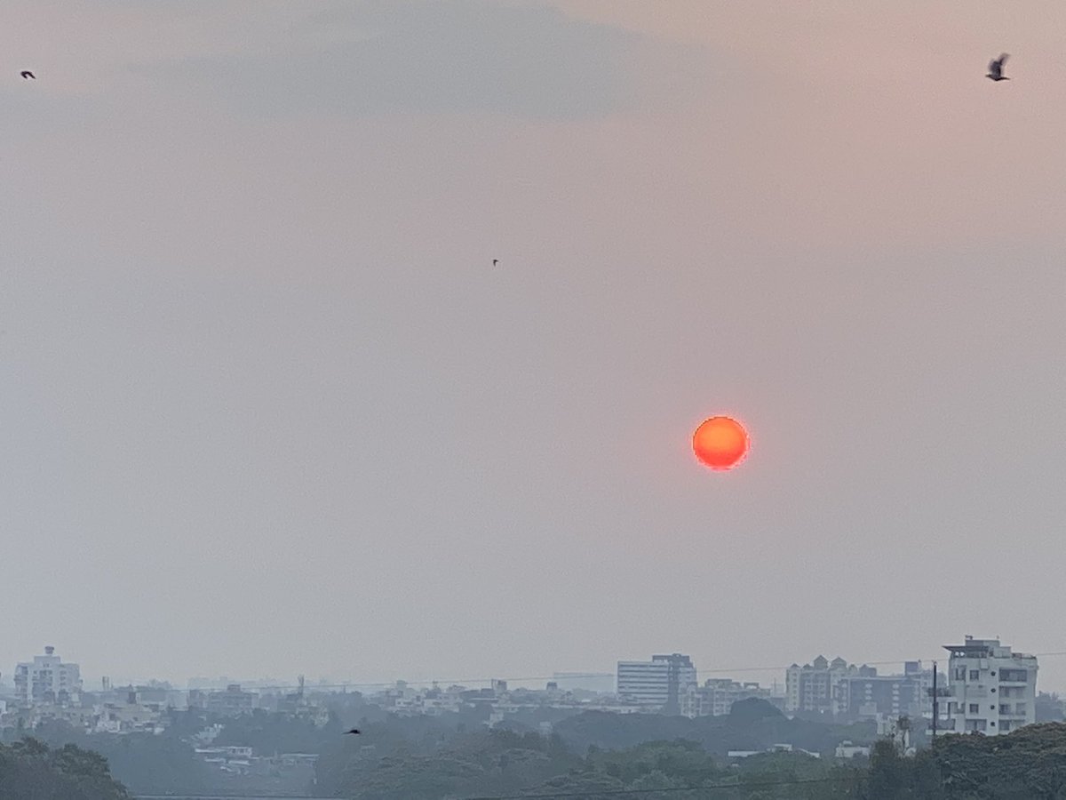 monaagrwl's tweet photo. Today's Sunrise ❤️ Mother earth is breathing properly in so many years.
#RaysofPositivity
#NoFilter #Aundh #pune
@narendramodi @SriSri https://t.co/QnaTo3sRXV