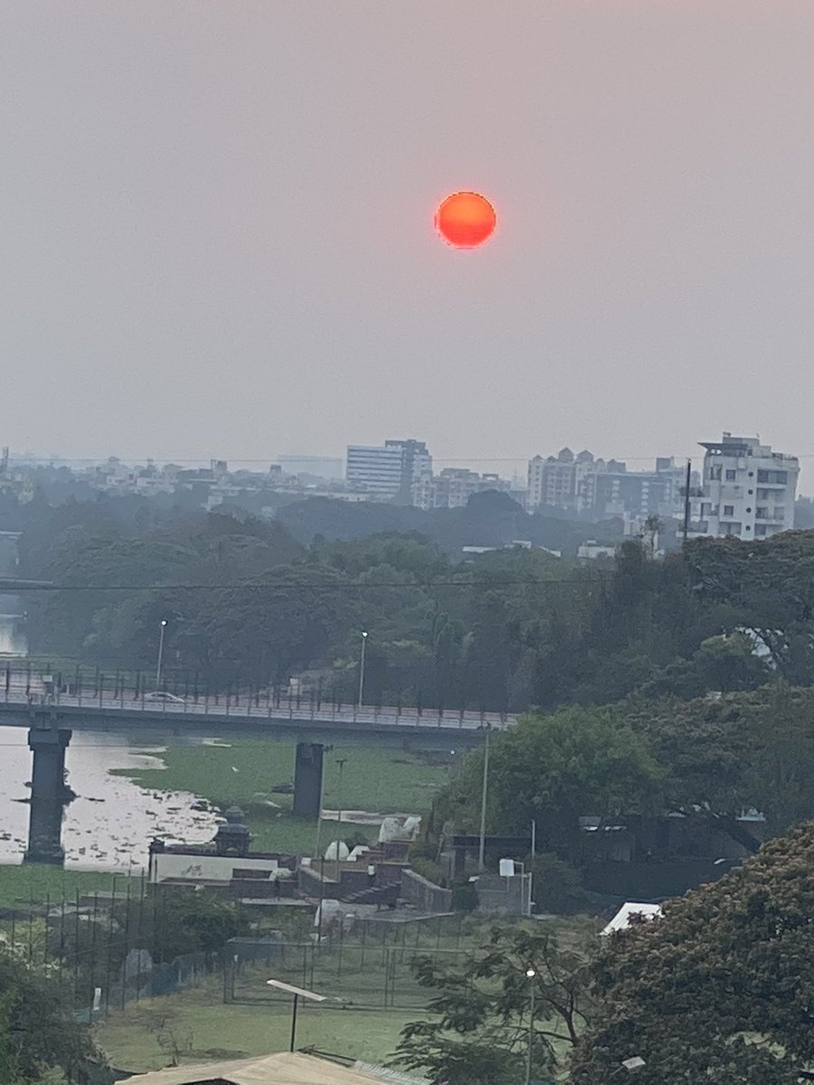 monaagrwl's tweet photo. Today's Sunrise ❤️ Mother earth is breathing properly in so many years.
#RaysofPositivity
#NoFilter #Aundh #pune
@narendramodi @SriSri https://t.co/QnaTo3sRXV