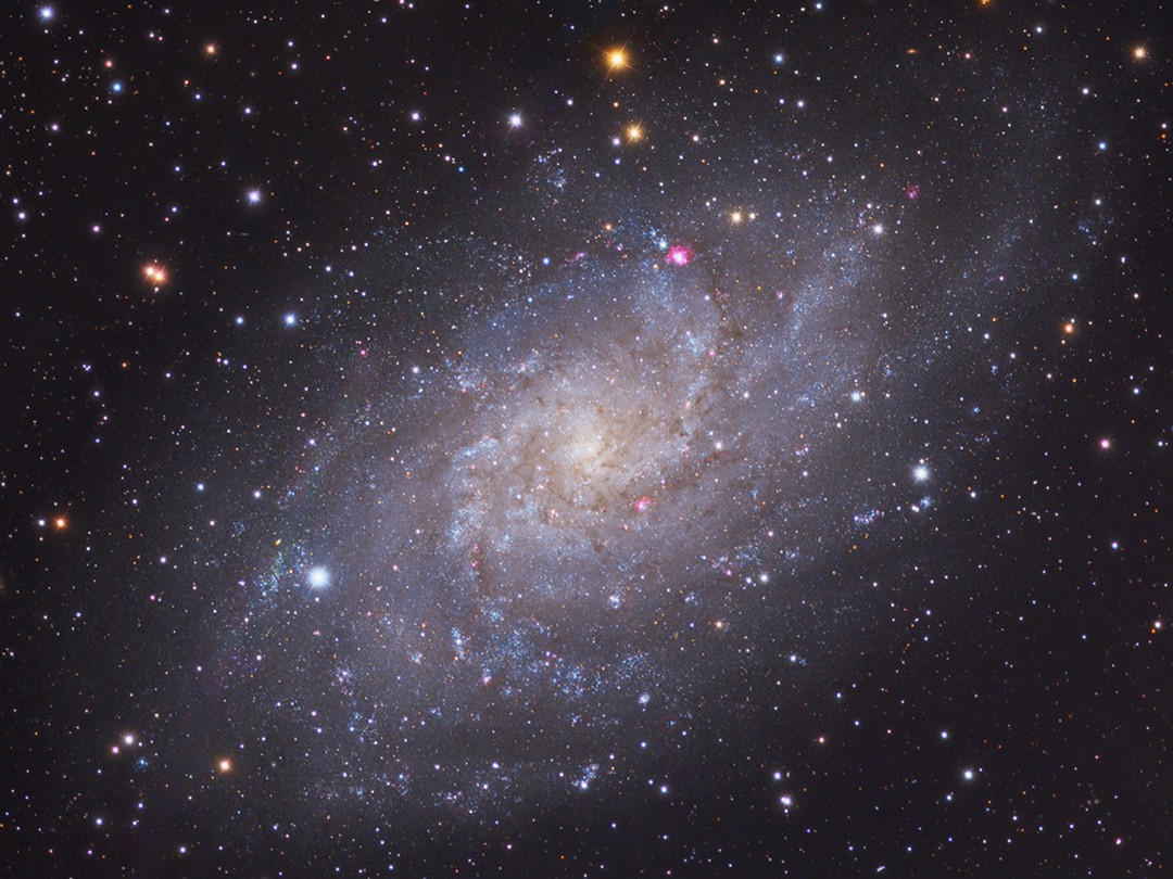 LowellObs's tweet photo. It's #TriviaTuesday! Can you guess the galaxy? We'll reply with the answer tomorrow morning!
📷: @NASA
#astrophotography #stargazing #lowellobservatory #visitaz #stars #galaxies #telescopeview #hubble https://t.co/Wio83VKPHW