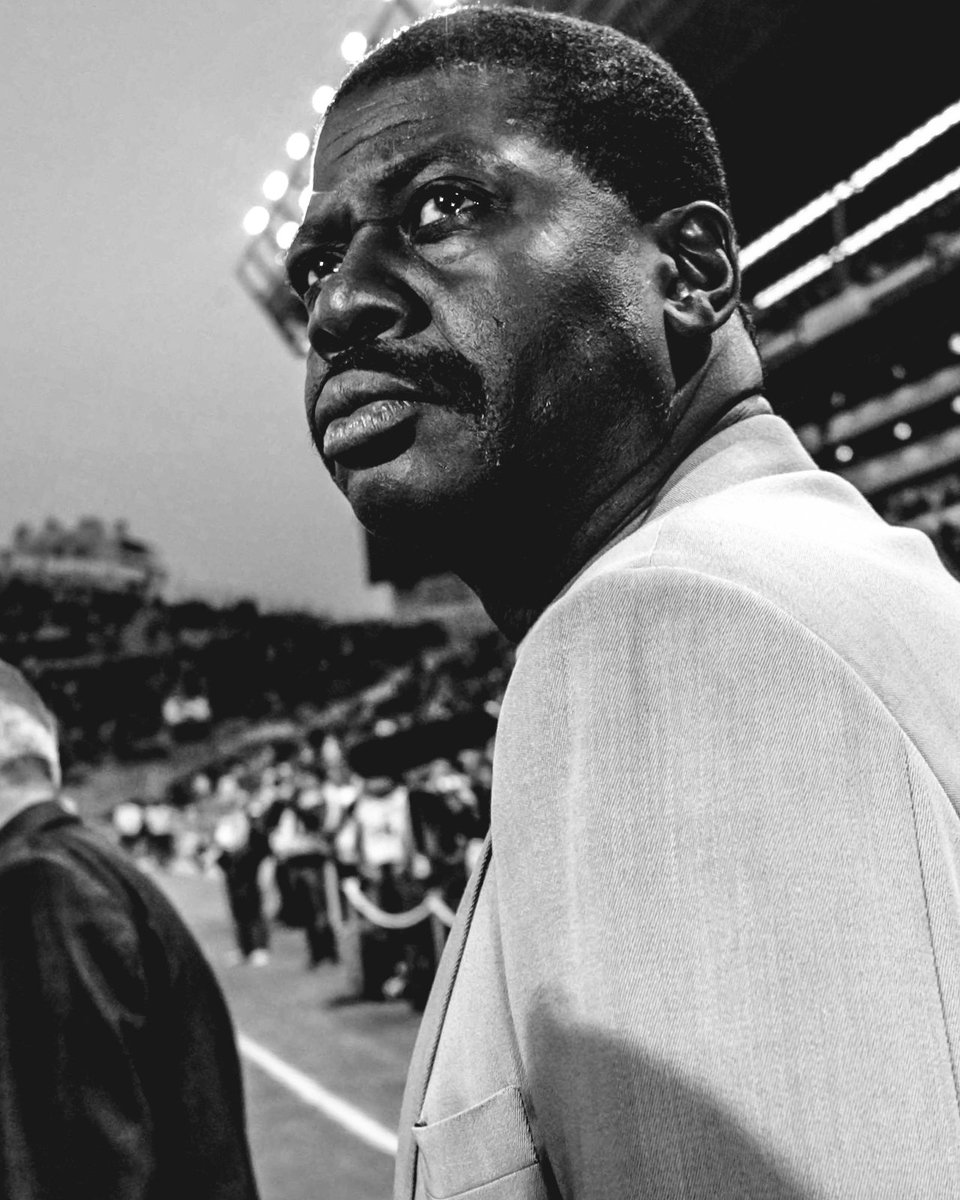 LaBerrichonne's tweet photo. ⚫️ La Berrichonne de Châteauroux présente ses sincères condoléances à la famille et aux proches de l'ancien Président de l'@OM_Officiel, 𝙈𝙤𝙣𝙨𝙞𝙚𝙪𝙧 𝙋𝙖𝙥𝙚 𝘿𝙞𝙤𝙪𝙛. https://t.co/zKS5xoLC6D