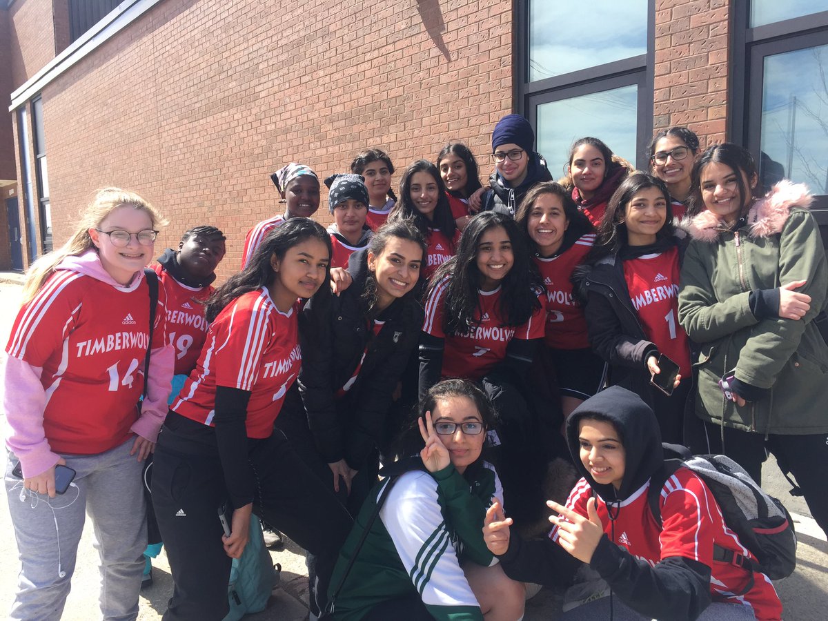 MsReid_'s tweet photo. Thanks @dfournier99 and @MrSmithBWA !! Missing coaching big time ♥️Challenge: Post a pic of you coaching or donate $20 to a charity or both! Extended to: @laura_volkes @MrsFilice @MrDLeca   @MsKrispanis @MsTBryce @msvanleeuwen13 @ItsMrMElias https://t.co/To29REOQy5