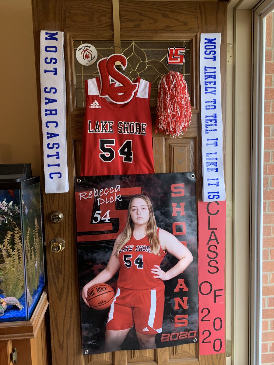 rebecca_dick5's tweet photo. :) @LSclassof2020 @myLSPS https://t.co/T0Nh62XD83