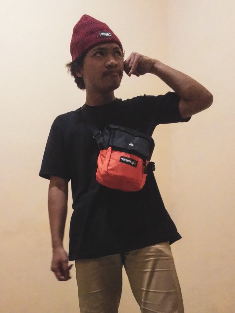 HandikaKardus's tweet photo. Halo pak aku habis di tembak cewek.  Eh ternyata Cuman April Mop https://t.co/K0kBy0V4Px