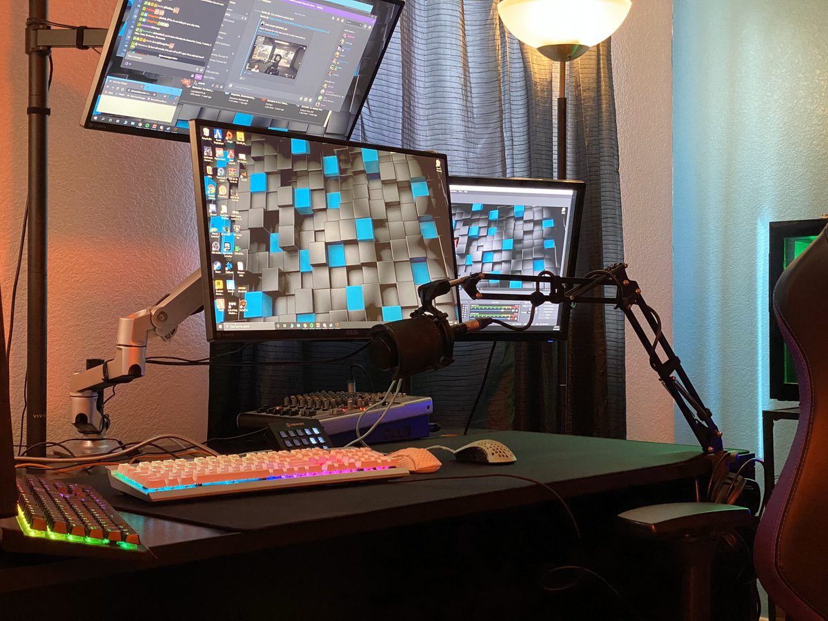 summit1g's tweet image. Lots of people have been asking me for an updated pic of the stream room. It’s not crazy fancy but it’s been a slow process and works for how close my monitor sits lol.