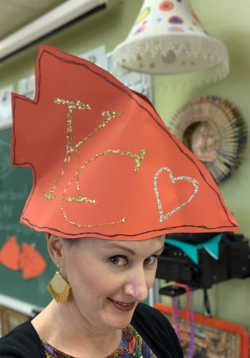 TrailblazinArt's tweet photo. Thank you to my grade school art teachers Mrs. Wilson & Mrs. Bollinger. Your greatness made me want to follow in your footsteps. Also, thank you to @nvasquezESHS, @brysontravisedu, & @MNebel for always inspiring innovation! 🤩 #LPSTeacherTuesday https://t.co/d8XZsqz2NG