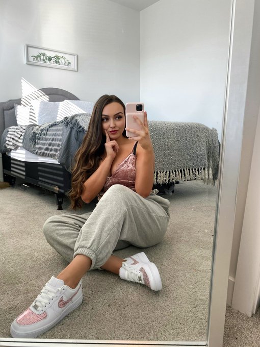 Comfy, but make it cute😉💖 https://t.co/TaqfBYgjeE