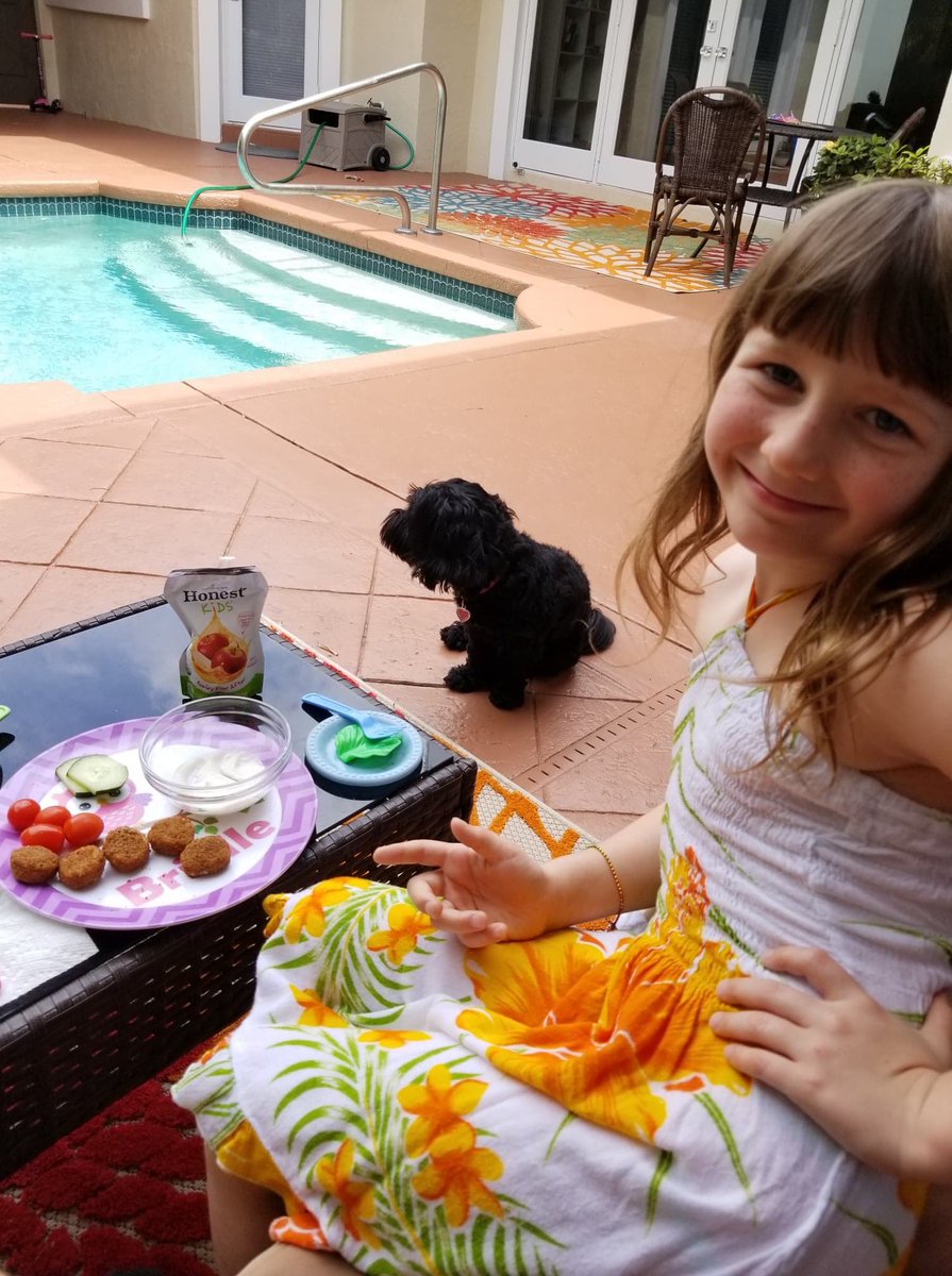 PrincipalDSchr1's tweet photo. Virtual Picnic with the Principal. We had over 60 students join me for lunch today. We learned about the vegetables that grow on the farm in the community where I live and why itβs important to eat your veggies. #sharepbc #distancelearning #flamingoslearnathome @CalusaES https://t.co/qNHrOqIAMJ