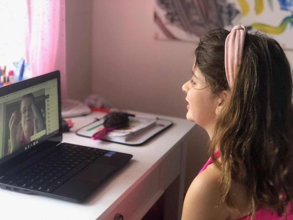 PrincipalDSchr1's tweet photo. Virtual Picnic with the Principal. We had over 60 students join me for lunch today. We learned about the vegetables that grow on the farm in the community where I live and why itβs important to eat your veggies. #sharepbc #distancelearning #flamingoslearnathome @CalusaES https://t.co/qNHrOqIAMJ
