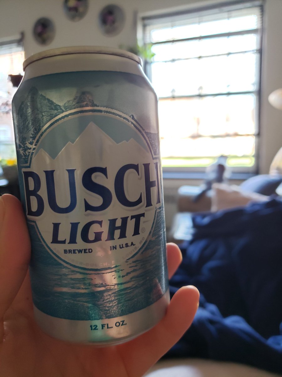 buschisbae's tweet photo. Hands: washed
Busch: cracked 
Sun: out
March: over https://t.co/NxtGVukDU0
