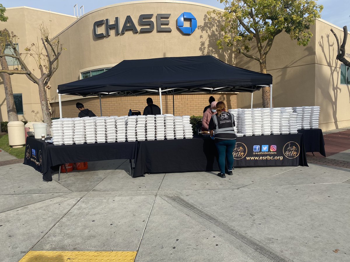 EASTSIDERIDERS's tweet photo. Today we served 680 pancake breakfast in just over 30 minutes. @Chase we’re still here. Let’s discuss how you can get involved in these difficult times in the community. #COVID19Relief #covid19 @CedarsSinai @MissRodgersHood @BlueShieldCA @NikeLA #feedingthehungryseries #esrbc https://t.co/uD7OUGXBs6