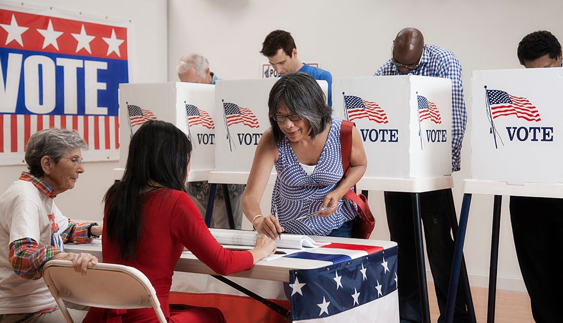 emily_secrest's tweet photo. This picture shows citizens voting. Voting is an important part in our government because the people can choose who represents them. Some citizens choose not to vote, for reasons such as not liking the candidates or being uninterested. #Soca1017D4 #SocialInstitutions https://t.co/aCzNViBelc