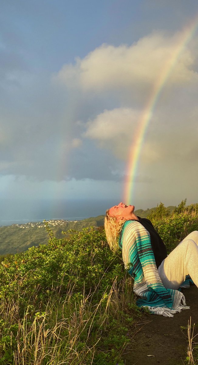 calyxharmony's tweet photo. Spontaneously bought a one way to Hawaii... here’s how it’s been so far https://t.co/3HAFPeWh6C