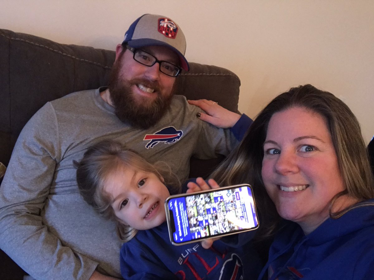 meileen5279's tweet photo. @NewarkCSD spirit week team day! Kennedy’s first thing she found d on the phone was the Bills’ app and wanted to show off😂. #ChoosejoyNCSD @BMalchoff @BuffaloBills #BillsMafia https://t.co/E00FaabB1m