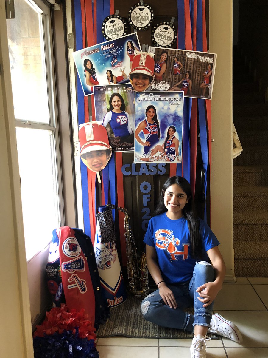 MzjMariiee's tweet photo. Here’s my take on Jules’ senior 2020 door. She was somewhat a good sport and played along, but she did not wanna do this! Lol! The wind wasn’t cooperating so we did it inside. #SeniorDoorChallenge #Senior2020 #TrueToTheRedAndBlue #ClassOf2020 #JulesMarie https://t.co/lcleG7L0K8